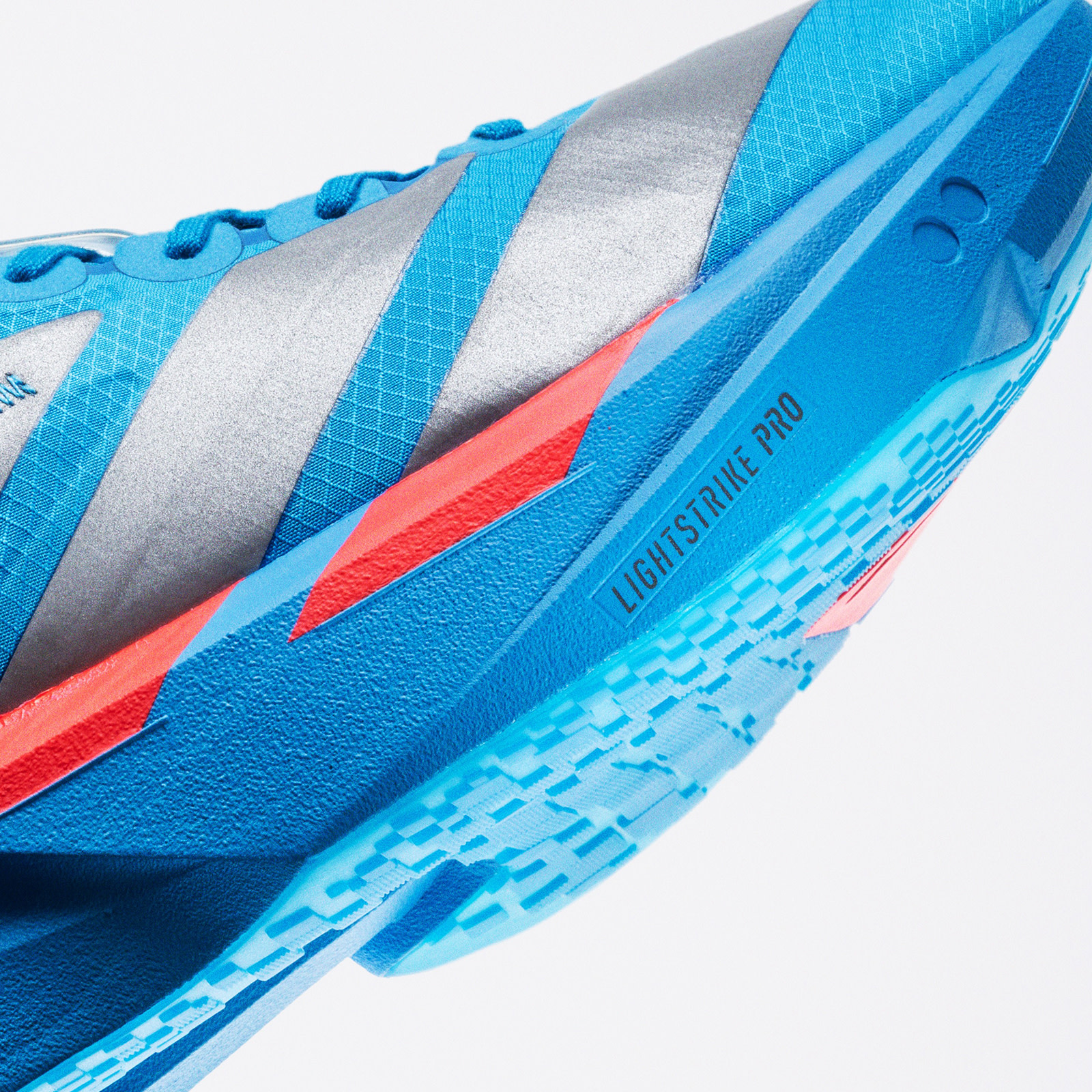 アディダス [青山学院大学 黒田朝日選手着用モデル] アディゼロ タクミ