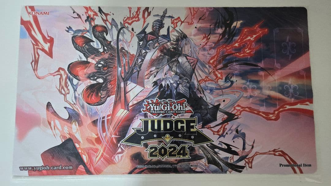 遊戯王公式プレイマット 赫聖の妖騎士 遊戯王】プレイマット 赫聖の妖騎士 (JUDGE2024)(袋あり) – カードン